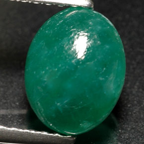 Verdite vert naturelle coupe ovale, 1,98 ct, translucide