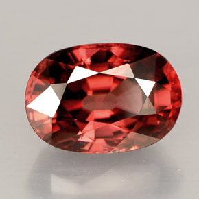 Zircon orange naturelle coupe ovale, 4,50 ct, VVS