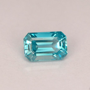 Zircon bleue naturelle taille émeraude, 0,90 ct, VVS