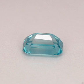 Zircon bleue naturelle taille émeraude, 0,90 ct, VVS