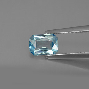 Zircon bleue naturelle taille émeraude, 0,99 ct, VVS