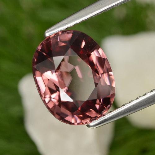 Zircon rouge naturelle coupe ovale, 4,42 ct, VVS