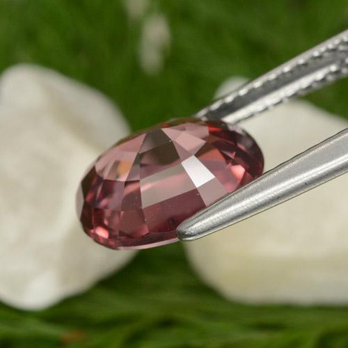 Zircon rouge naturelle coupe ovale, 4,42 ct, VVS