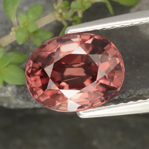 Zircon rouge naturelle coupe ovale, 3,16 ct, VS