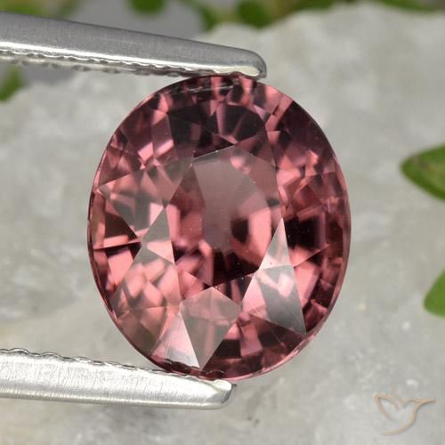Zircon Rouge foncé naturelle ovale, 2.94 ct, VVS-VS