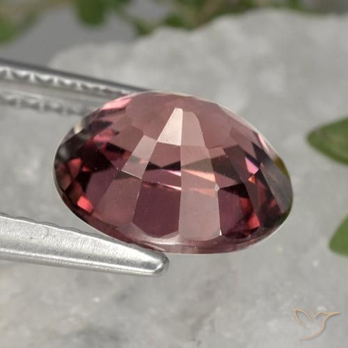Zircon Rouge foncé naturelle ovale, 2.94 ct, VVS-VS