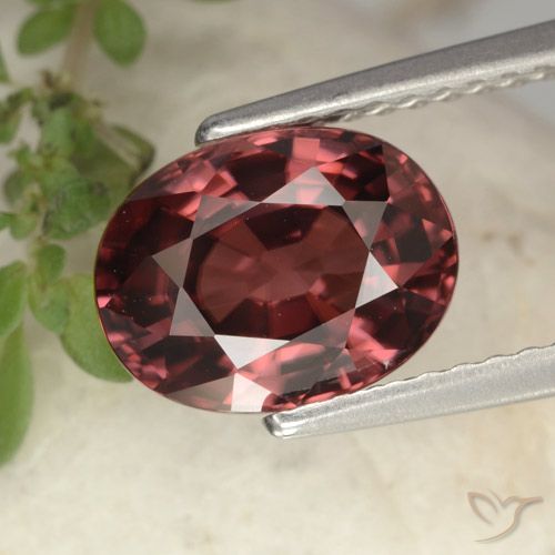 Zircon rouge naturelle coupe ovale, 3,10 ct, VVS