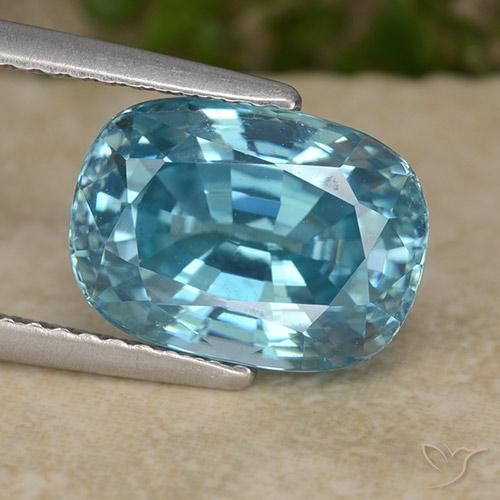 6.38ct Naturel Bleu moyen Zircon, ovale, VVS