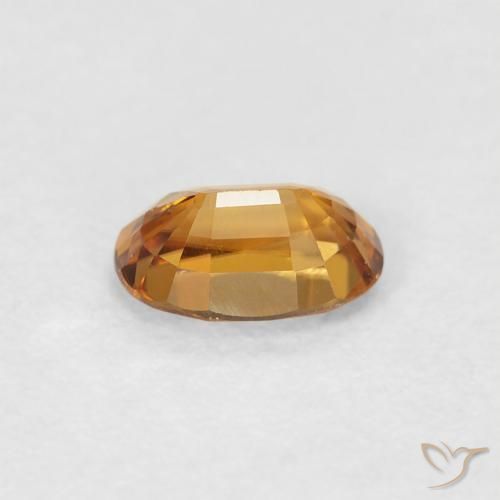 Zircon Orange moyen naturelle ovale, 0.76 ct, VVS-VS